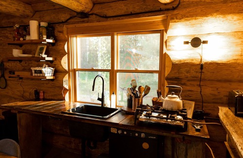 Ely Cabina | Ely Log Cabin - Off Grid+Solar+WiFi - 40 acres to roam
