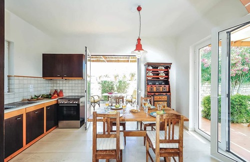 Prinos Casa | Elya and the neighboring Villa Prinos are located in the picturesque village of Prinos and offer a r