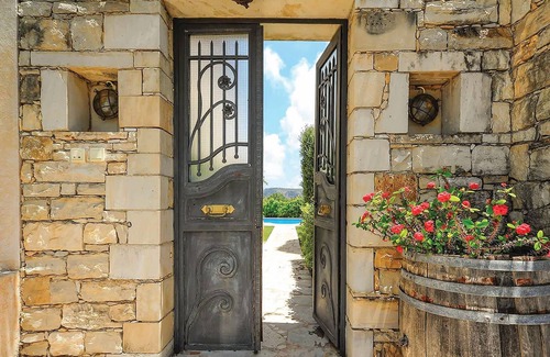 Prinos Casa | Elya and the neighboring Villa Prinos are located in the picturesque village of Prinos and offer a r