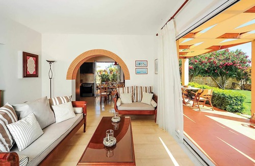Prinos Casa | Elya and the neighboring Villa Prinos are located in the picturesque village of Prinos and offer a r