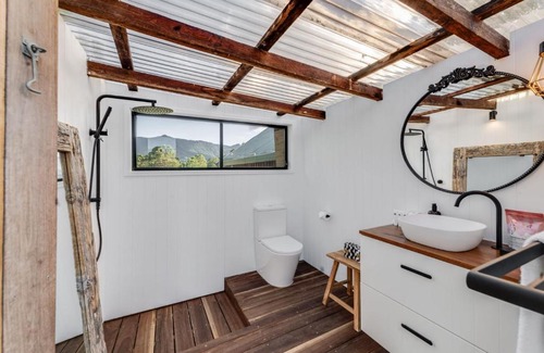 Kunghur Casa | Elysium Farm Stay- Paperbark Bungalow