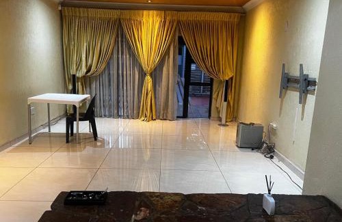 Westonaria Casa | Emabheleni Guest House
