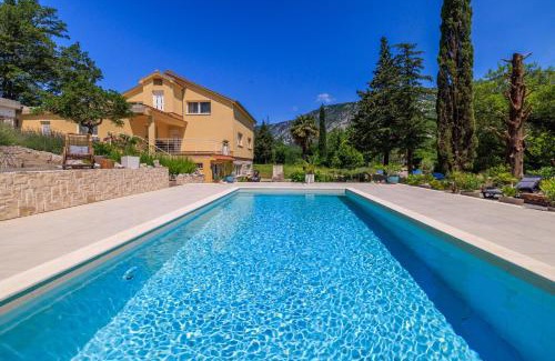 Tribalj Apartamento | Emaris