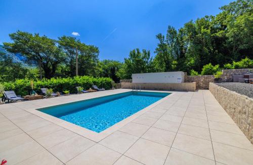 Tribalj Apartamento | Emaris