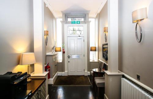 North West Apartamento | Embassy Apartments