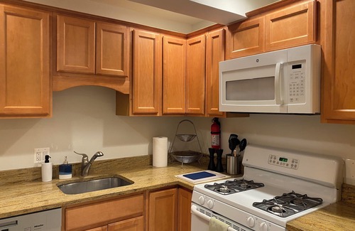 Dupont Circle Casa | Embassy Row, Beautiful Apt in Townhome, Patio