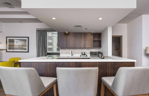 Mile Square Hotel | Embassy Suites by Hilton Indianapolis Downtown