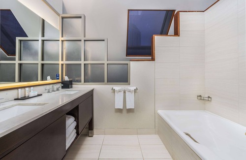 Mile Square Hotel | Embassy Suites by Hilton Indianapolis Downtown