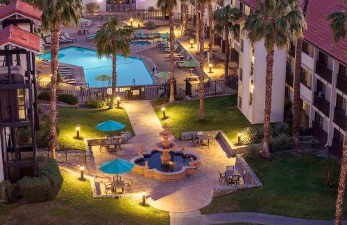 Palm Desert Complejo | Embassy Suites by Hilton Palm Desert