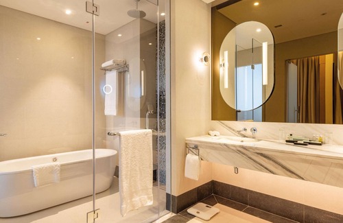 Doha Hotel | Embassy Suites by Hilton Doha Old Town