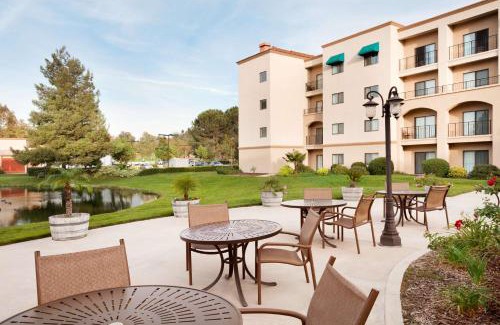 Temecula Hotel | Embassy Suites by Hilton Temecula Valley Wine Country