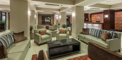 Old Town Alexandria Hotel | Embassy Suites by Hilton Alexandria Old Town