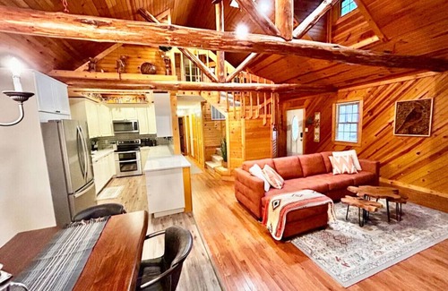 Carterville Cabina | Embers of Cambria - NEW Hot Tub! National parks and Wine Trails - SLEEPS 8