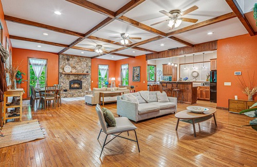 Almond Casa | Embrace nature's beauty in the Great Smoky Mountains with patio