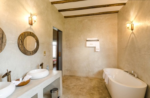 Mbarara Cabina | Emburara Farm Lodge