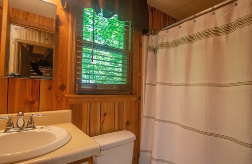 Fleetwood Cabaña | Emelca Inn at Fleetwood Falls - Wrap Around Porch