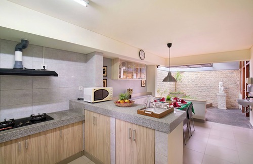 Taman Griya Casa | Emeline House Cozy Retreat Just Minutes from Everything!