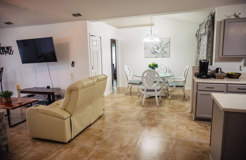 Biscayne Casa | Emely's place 5 minutes from Jacksonville international airport