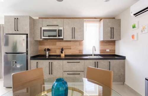 Gold Coast Apartamento | Emerald 1BR APT -#E1 in Noord-Sleeps 2