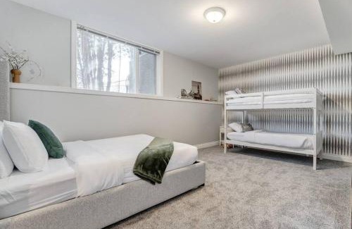 Springbank Casa | Emerald Bay Luxury Retreat with Hot Tub