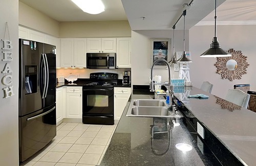 Panama City Beach Condominio | Emerald Beach by Southern Vacation Rentals