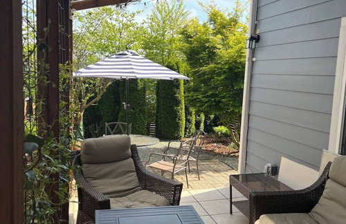 Atlantic Casa | Emerald City Retreat: Cozy 2BR Home with Backyard & Patio