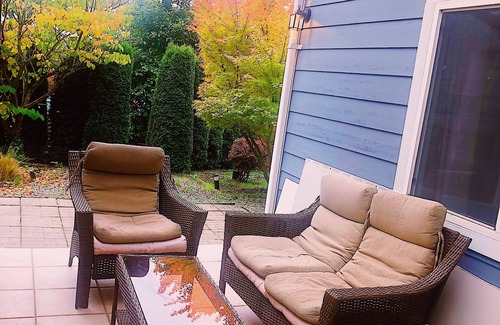 Atlantic Casa | Emerald City Retreat: Cozy 2BR Home with Backyard & Patio