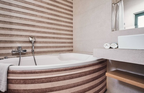 Varvara Villa | Emerald Classic Villa
