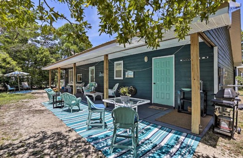 Gulfview Heights Casa | Emerald Coast Getaway with Yard - Steps to Beach!