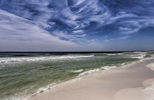 Gulfview Heights Casa | Emerald Coast Getaway with Yard - Steps to Beach!