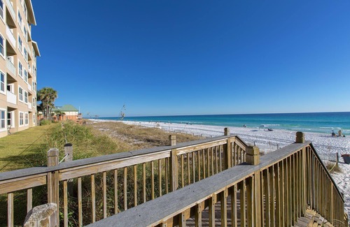 Crystal Beach Condominio | Emerald Dunes 105 - Crystal Beach, frente al golfo, piscina comunitaria, servicio de playa gratuito.