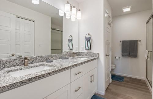 Lake Ozark Casa | Emerald Escape, Luxury Waterfront Condo with pool