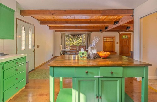 Oakhurst Cabina | Emerald Escape with Hot tub Game Room and Arcade