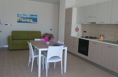 Calasetta Apartamento | A 260 metros de la playa, nuevo apartamento con terraza con vistas al mar y servicios (IUN P7111)