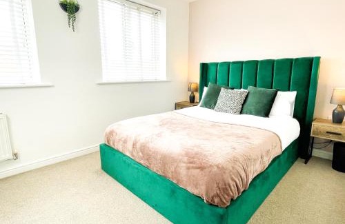 Knottingley Casa | Emerald House -3 Bed - Free Parking