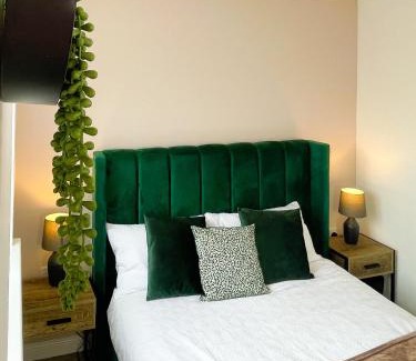 Knottingley Casa | Emerald House -3 Bed - Free Parking