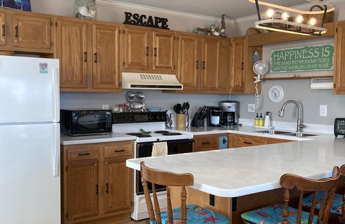 Emerald Isle Cabaña | Hurry! Only 2 weeks left! Escape II, family fun! 4 bedrooms & 2 full bathrooms!