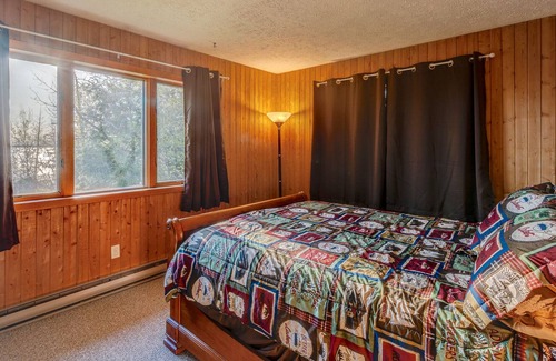 Manistique Casa | Emerald Lake House on Indian Lake