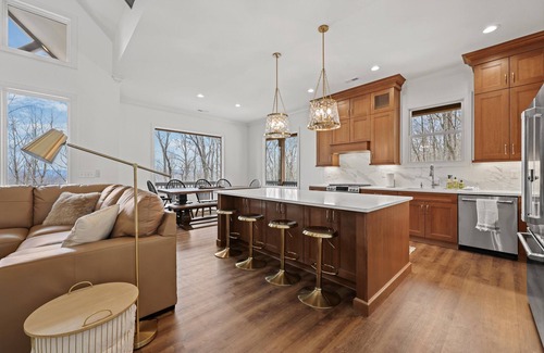 South Pittsburg Cabina | Emerald Lodge | Large Mtn Cabin | Hot Tub + Views