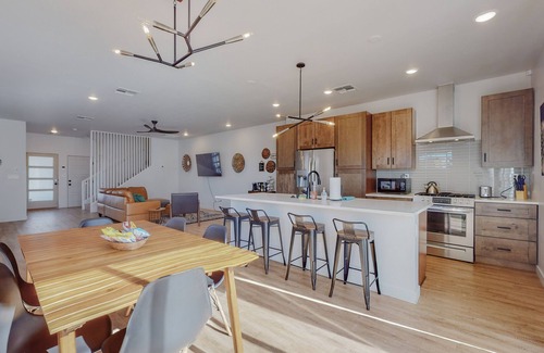 Downtown Albuquerque Casa | Emerald Mountain - Townhome with Mountain Views!