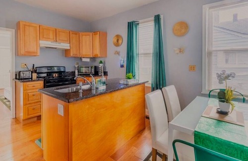 Tremont Casa | Emerald Oasis: Cozy Tremont 1BR Lower Unit by Christmas Story House | Parking 7 Min to Downtown