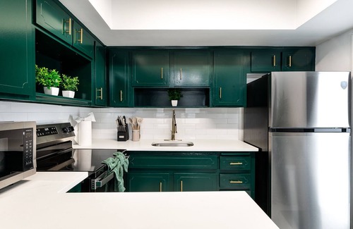 Garden Isles Casa | Emerald Oasis - Stylish 2BD Near Beach & Hwy I-95