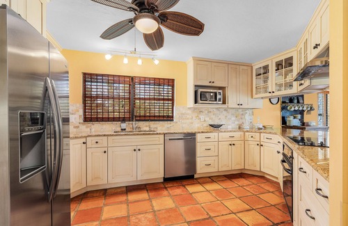 Saint James City Casa | Emerald Palms Island Escape - 4 BR Tropical Oasis on Pine Island