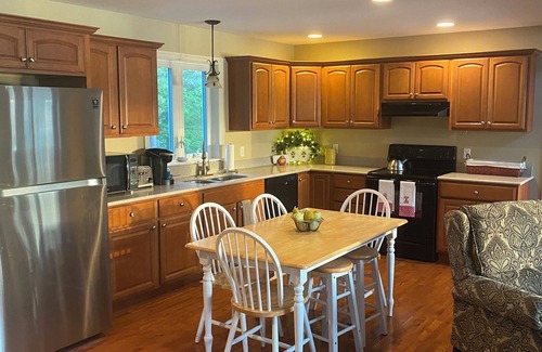 East Wakefield Casa | Emerald Point Paradise Lake House