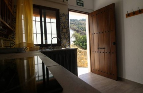 Jimera de Libar Casa | Chimenea en la habitación, Terraza con Vistas de Película: Casa Recentar.