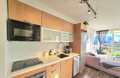 Surrey Condominio | Emerald Tower - Luxury View Condo