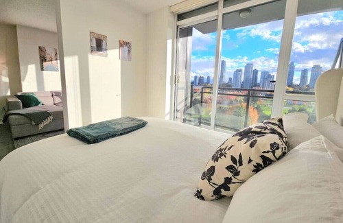 Surrey Condominio | Emerald Tower - Luxury View Condo