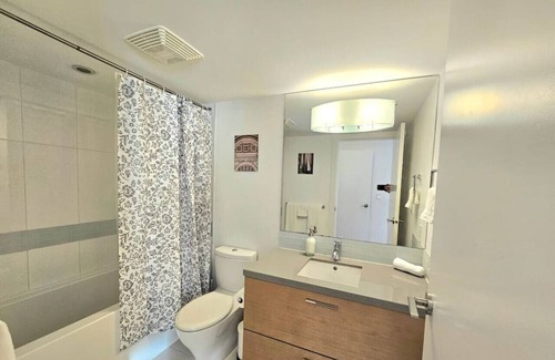 Surrey Condominio | Emerald Tower - Luxury View Condo
