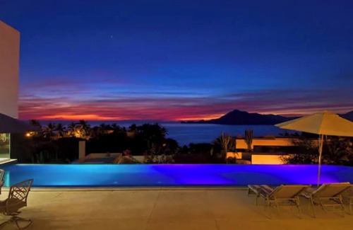 Condominios La Punta Apartamento | Villa Esmeralda. Luxury beach house in Manzanillo