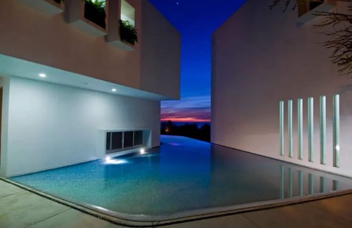 Condominios La Punta Apartamento | Villa Esmeralda. Luxury beach house in Manzanillo